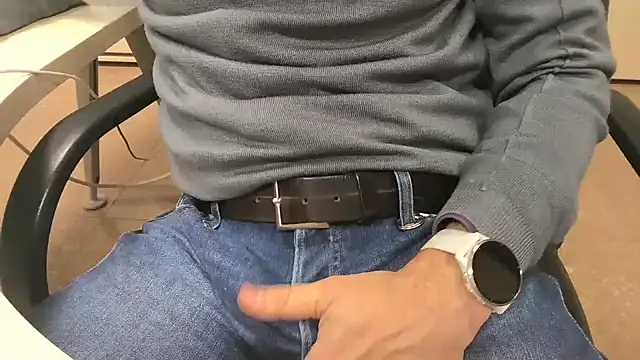 Snapshot of alessandroman2114 chatting on February 9, 2026, 5:11 pm alessandroman2114 online show from February 9, 2026, 5:11 pm