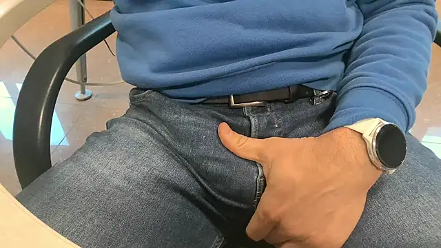 Snapshot of alessandroman2114 chatting on February 11, 2026, 11:21 am alessandroman2114 online show from February 11, 2026, 11:21 am