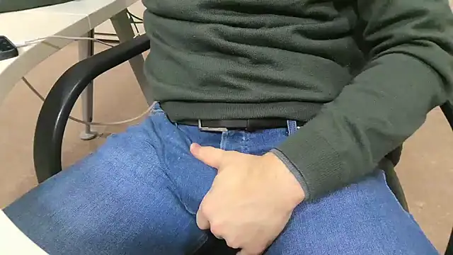 Snapshot of alessandroman2114 chatting on February 4, 2026, 5:30 pm alessandroman2114 online show from February 4, 2026, 5:30 pm