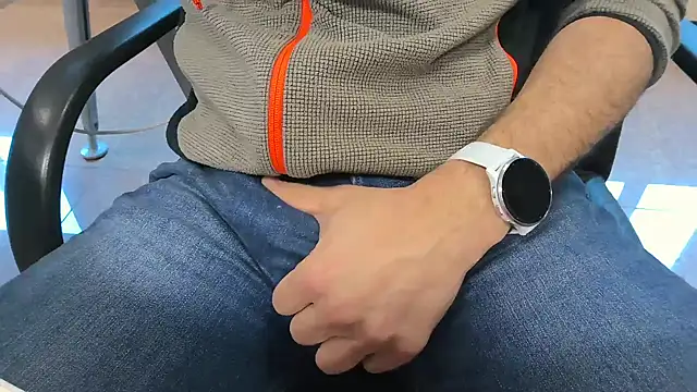 Snapshot of alessandroman2114 chatting on February 14, 2026, 10:26 am alessandroman2114 online show from February 14, 2026, 10:26 am