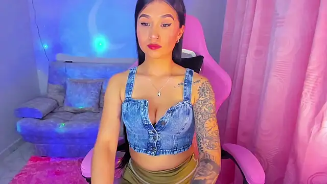 nahomekuperch online show from March 12, 2025, 2:09 am