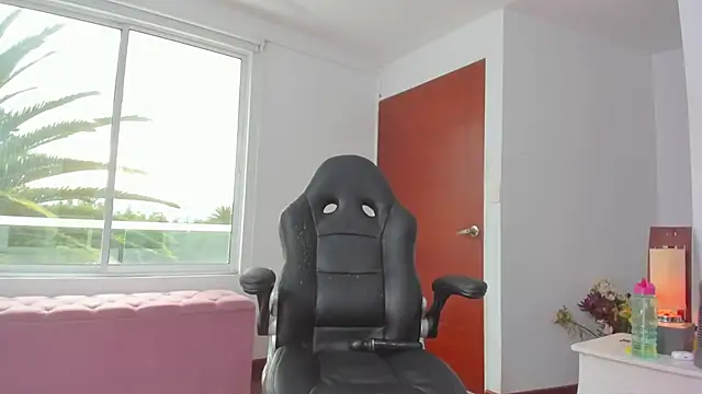 scarlettshaw online show from March 14, 2025, 8:06 pm