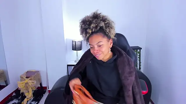 stacie  rouse online show from February 13, 2025, 4:43 am