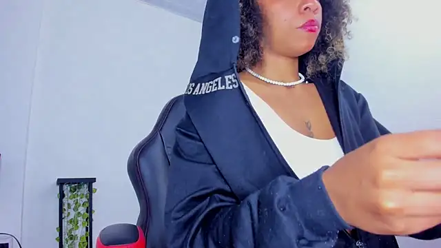 stacie  rouse online show from March 18, 2025, 6:39 am