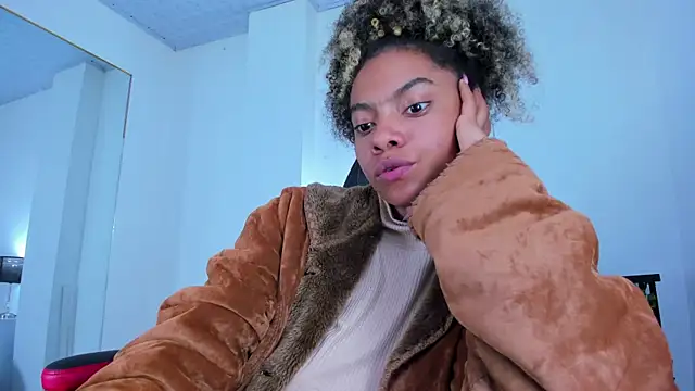 stacie  rouse online show from February 11, 2025, 4:33 am