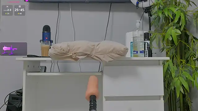 Snapshot of luckyalice_ chatting on October 18, 2025, 6:54 pm luckyalice online show from October 18, 2025, 6:54 pm