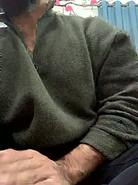 Snapshot of mrtoy121 chatting on January 8, 2026, 5:19 pm mrtoy121 online show from January 8, 2026, 5:19 pm