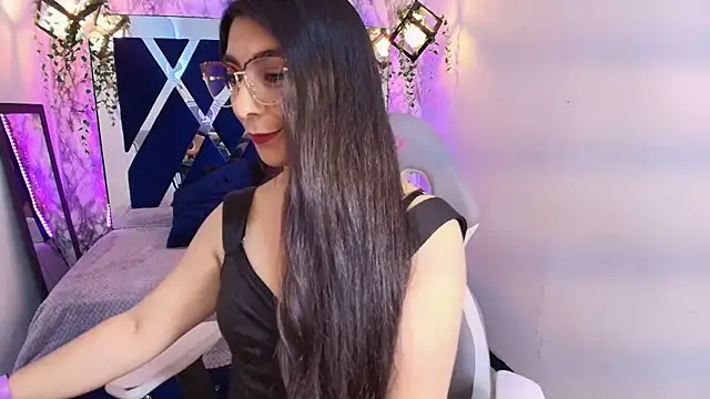 Snapshot of Karla_hernandez_ chatting on September 24, 2025, 12:00 pm Karla hernandez  online show from September 24, 2025, 12:00 pm