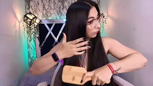 Snapshot of Karla_hernandez_ chatting on October 28, 2025, 11:31 am Karla hernandez  online show from October 28, 2025, 11:31 am