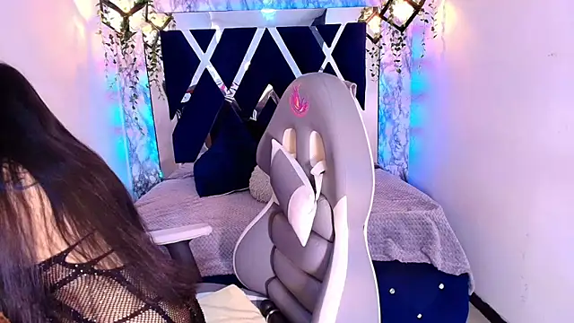 Snapshot of Karla_hernandez_ chatting on October 3, 2025, 12:17 pm Karla hernandez  online show from October 3, 2025, 12:17 pm