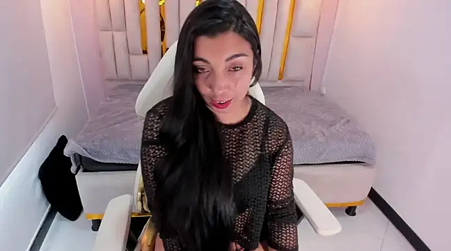 Karla hernandez  online show from March 5, 2025, 5:29 pm