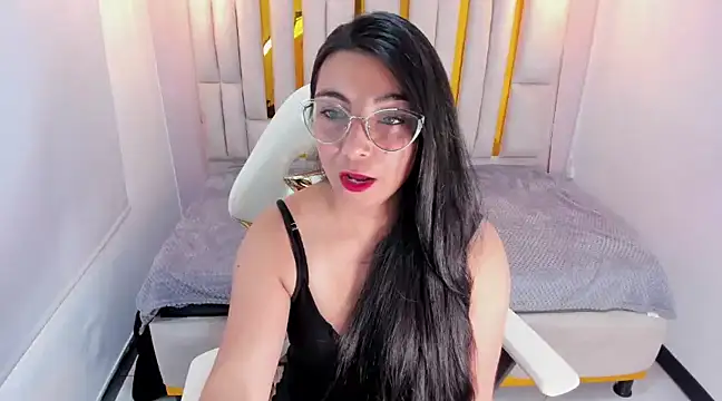 Karla hernandez  online show from March 7, 2025, 2:12 pm