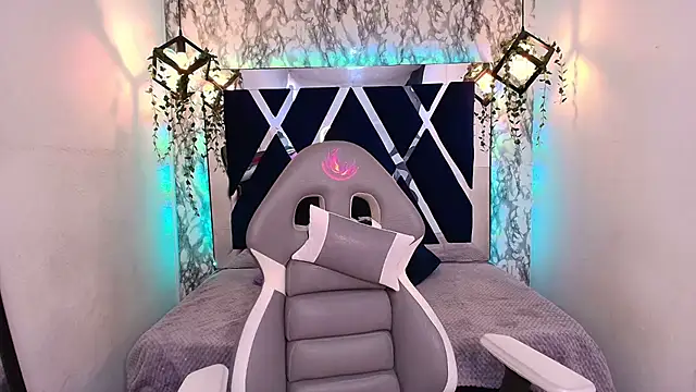 Snapshot of Karla_hernandez_ chatting on October 1, 2025, 12:09 pm Karla hernandez  online show from October 1, 2025, 12:09 pm