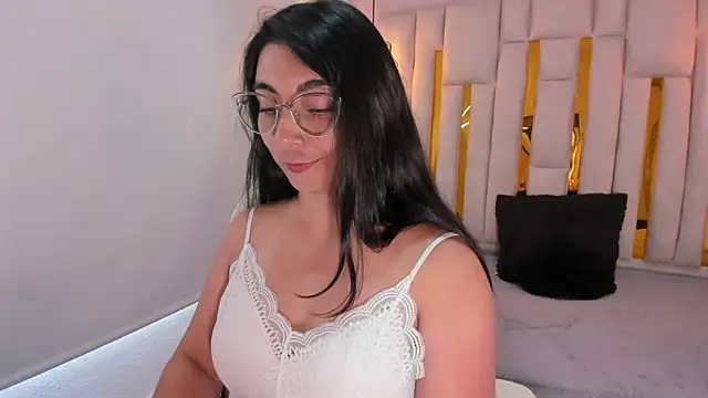 Karla hernandez  online show from February 17, 2025, 5:23 pm