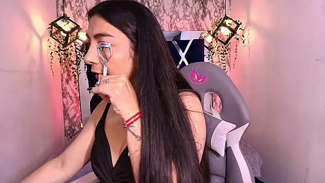 Snapshot of Karla_hernandez_ chatting on October 24, 2025, 11:42 am Karla hernandez  online show from October 24, 2025, 11:42 am