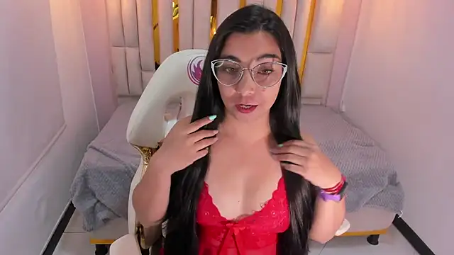 Karla hernandez  online show from February 14, 2025, 2:02 pm