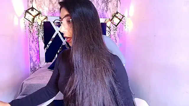 Snapshot of Karla_hernandez_ chatting on October 18, 2025, 11:34 am Karla hernandez  online show from October 18, 2025, 11:34 am