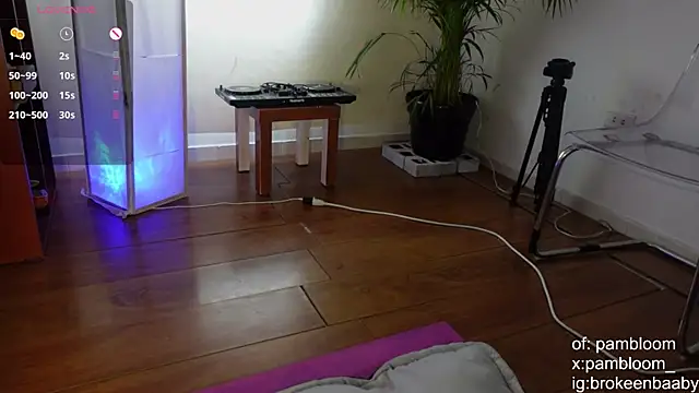 Snapshot of droolingdollfacee chatting on September 23, 2025, 8:27 pm droolingdollfacee online show from September 23, 2025, 8:27 pm