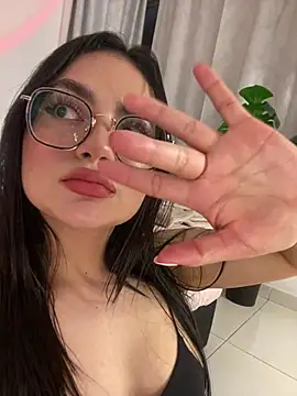 montmariana online show from February 25, 2025, 11:59 pm