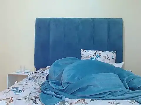 curvycloe1 online show from May 22, 2026, 6:22 am