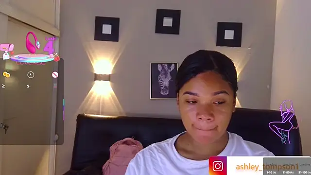 ashley Tompson1 online show from March 4, 2025, 12:12 pm