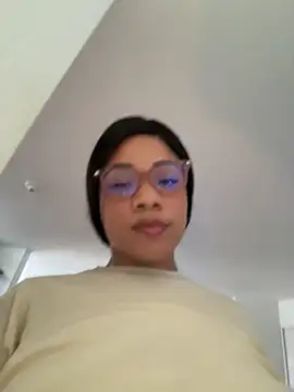 ashley Tompson1 online show from December 5, 2025, 1:53 pm