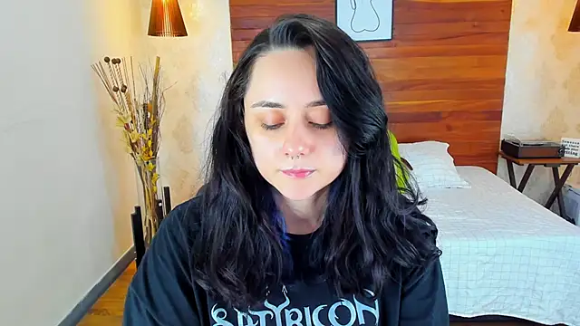 Snapshot of KatherineBond chatting on March 4, 2025, 9:22 pm KatherineBond online show from March 4, 2025, 9:22 pm