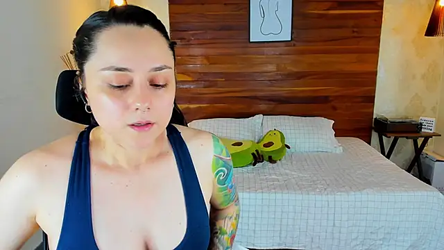 Snapshot of KatherineBond chatting on March 5, 2025, 7:38 pm KatherineBond online show from March 5, 2025, 7:38 pm