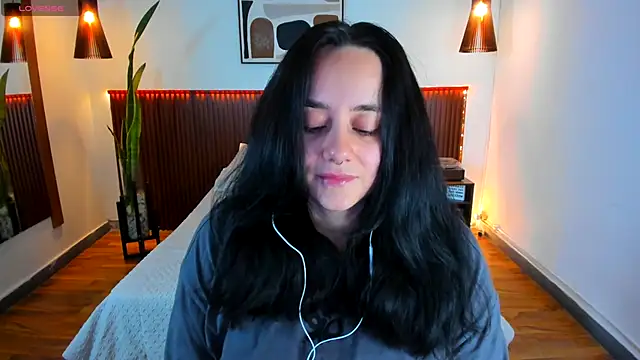 Snapshot of KatherineBond chatting on October 21, 2025, 7:57 pm KatherineBond online show from October 21, 2025, 7:57 pm