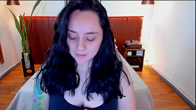 Snapshot of KatherineBond chatting on September 26, 2025, 7:43 pm KatherineBond online show from September 26, 2025, 7:43 pm