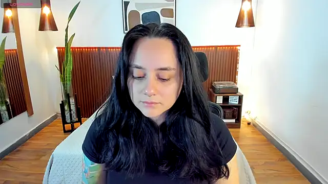 Snapshot of KatherineBond chatting on October 18, 2025, 8:11 pm KatherineBond online show from October 18, 2025, 8:11 pm