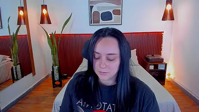 Snapshot of KatherineBond chatting on September 10, 2025, 7:46 pm KatherineBond online show from September 10, 2025, 7:46 pm