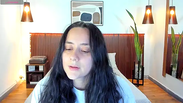 Snapshot of KatherineBond chatting on October 28, 2025, 7:35 pm KatherineBond online show from October 28, 2025, 7:35 pm