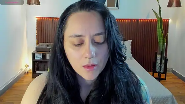 Snapshot of KatherineBond chatting on October 24, 2025, 7:02 pm KatherineBond online show from October 24, 2025, 7:02 pm