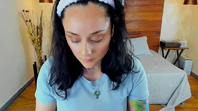 Snapshot of KatherineBond chatting on March 10, 2025, 8:12 pm KatherineBond online show from March 10, 2025, 8:12 pm