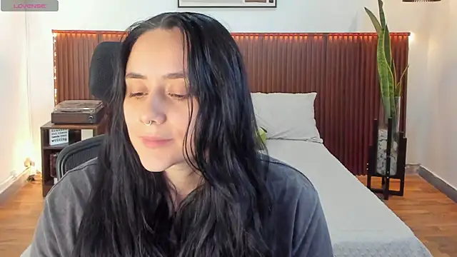 Snapshot of KatherineBond chatting on October 27, 2025, 9:38 pm KatherineBond online show from October 27, 2025, 9:38 pm