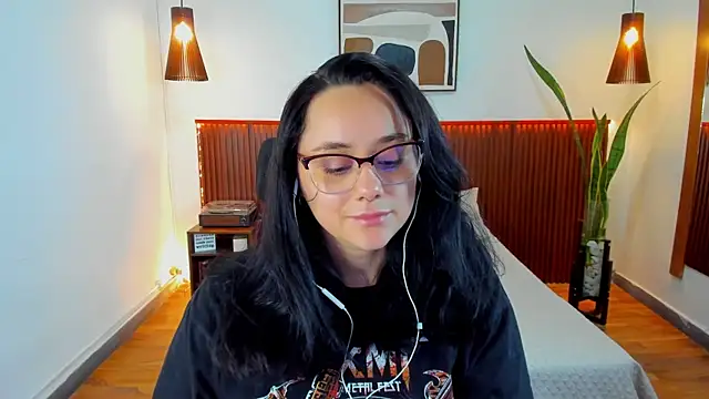 Snapshot of KatherineBond chatting on October 2, 2025, 7:39 pm KatherineBond online show from October 2, 2025, 7:39 pm