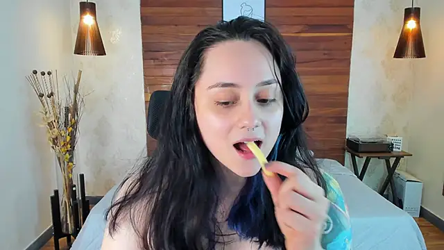 Snapshot of KatherineBond chatting on March 15, 2025, 1:19 am KatherineBond online show from March 15, 2025, 1:19 am