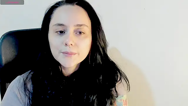 Snapshot of KatherineBond chatting on October 29, 2025, 8:30 pm KatherineBond online show from October 29, 2025, 8:30 pm