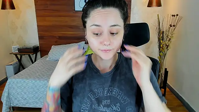 Snapshot of KatherineBond chatting on March 1, 2025, 7:37 pm KatherineBond online show from March 1, 2025, 7:37 pm