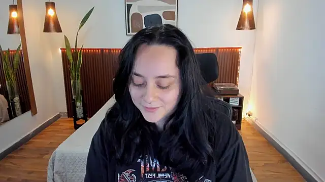 Snapshot of KatherineBond chatting on October 13, 2025, 8:10 pm KatherineBond online show from October 13, 2025, 8:10 pm