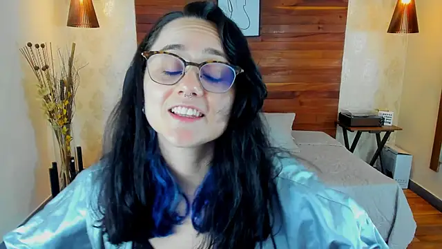 Snapshot of KatherineBond chatting on March 11, 2025, 11:58 pm KatherineBond online show from March 11, 2025, 11:58 pm