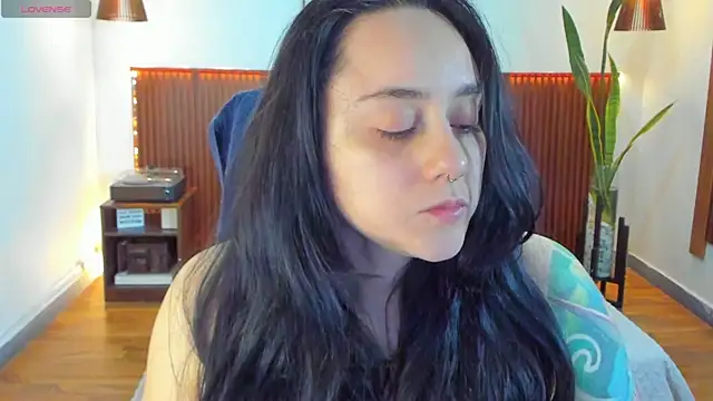 Snapshot of KatherineBond chatting on October 31, 2025, 8:16 pm KatherineBond online show from October 31, 2025, 8:16 pm