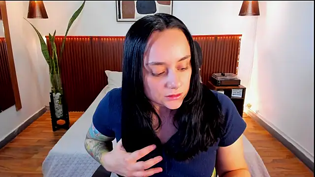 Snapshot of KatherineBond chatting on September 17, 2025, 8:00 pm KatherineBond online show from September 17, 2025, 8:00 pm