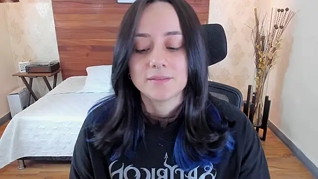 Snapshot of KatherineBond chatting on March 21, 2025, 10:50 pm KatherineBond online show from March 21, 2025, 10:50 pm