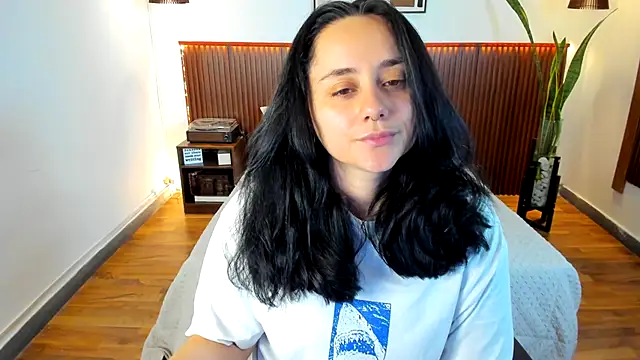 Snapshot of KatherineBond chatting on October 4, 2025, 7:26 pm KatherineBond online show from October 4, 2025, 7:26 pm