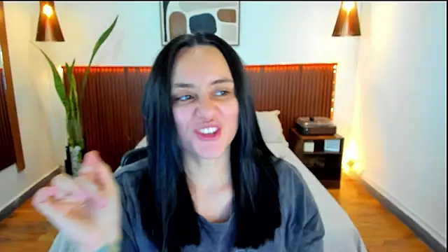 Snapshot of KatherineBond chatting on September 18, 2025, 8:56 pm KatherineBond online show from September 18, 2025, 8:56 pm