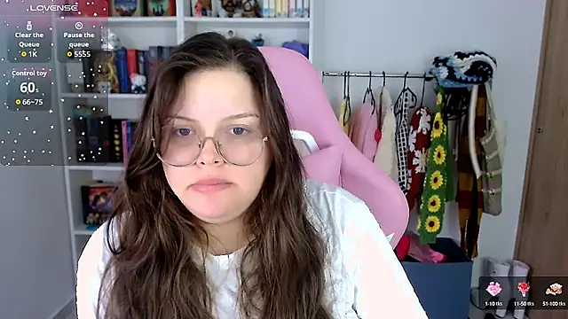 Snapshot of Gabiwaifu chatting on October 6, 2025, 11:33 am Gabiwaifu online show from October 6, 2025, 11:33 am