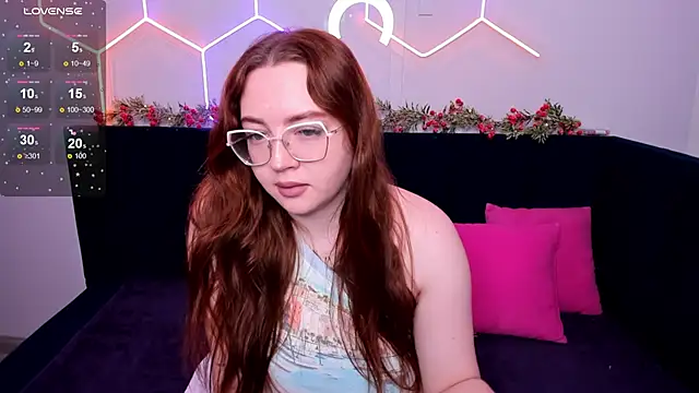 Emma adorablle online show from December 18, 2024, 2:10 am