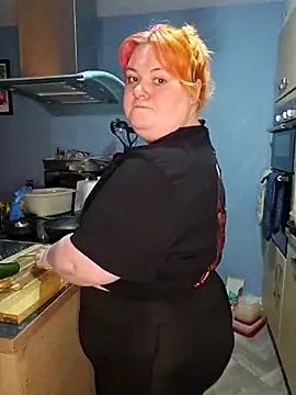 bbw olive peach online show from February 23, 2025, 4:35 pm